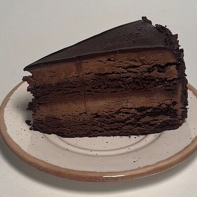 Торт Тройной шоколад Чизберри в Do.bro coffee по цене 585 ₽