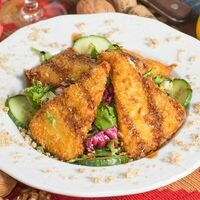 Салат с жареным сулугуни в Мушмула