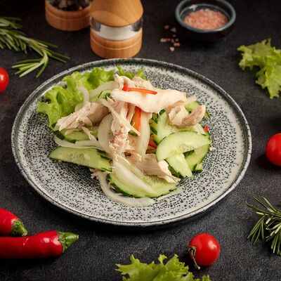 Салат из огурца с курицей в Корё по цене 530 ₽