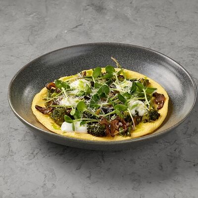 Овощной омлет с древесными грибами, пармезаном и зелёным маслом в Terra по цене 18 р.