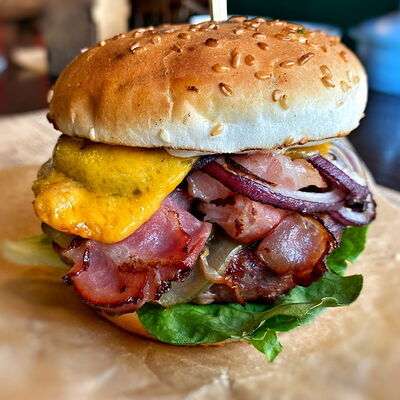 Бургер с беконом в Romero steak по цене 720 ₽