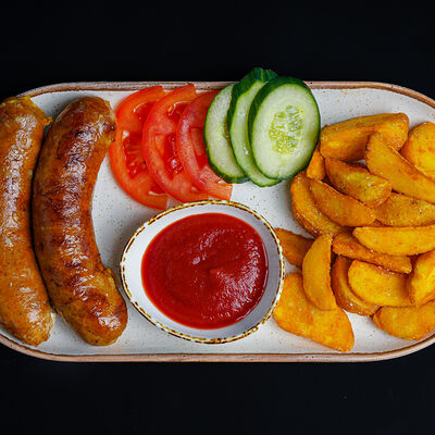 Колбаски куриные собственного производства с картофелем по-деревенскив Гриль Хаус по цене 660 ₽