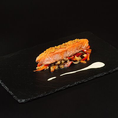 Стейк из сёмги в Harats Pub по цене 1265 ₽