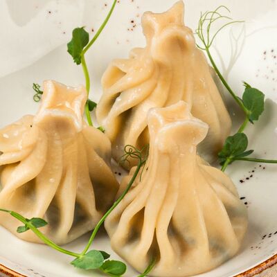 Хинкали с креветкой и шпинатом в Омар Хайям по цене 540 ₽