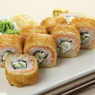 Филадельфия темпура ролл в Kushi-Sushi по цене 544 ₽