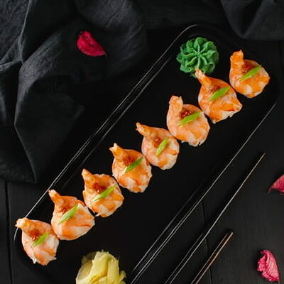 Black ролл с креветкой в Sushi7 по цене 863 ₽