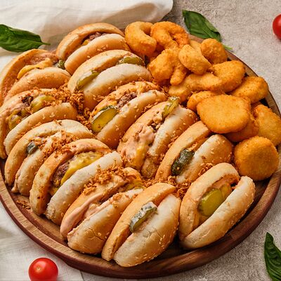 Сет мини-бургеров с креветками и наггетсами в Casa Trattoria по цене 3300 ₽