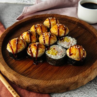 Запеченный с курицей и крабом в Суши-Маркет по цене 455 ₽