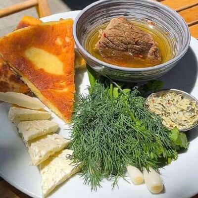 Завтрак по-осетински в Чебуреки решают! по цене 700 ₽