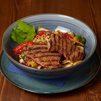 Вок с говядиной в Bullet Bar по цене 790 ₽