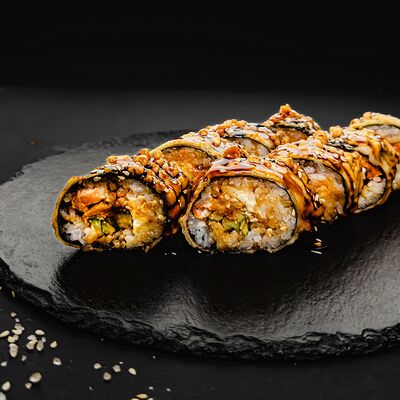 Темпурный ролл с креветкой 8 шт в Ёжкин ролл по цене 759 ₽