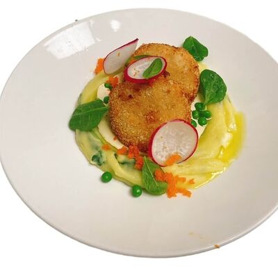 Крабовые котлеты с креветкой и картофельным пюре в АндерСон по цене 840 ₽