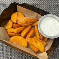 Картофельные дольки фри с соусом фета в Гастропаб 40