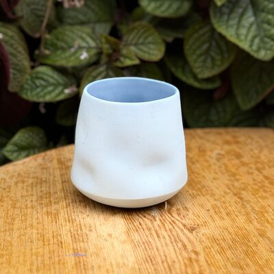 Фарфоровый стакан ручной работы в Уголок по цене 4850 ₽