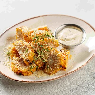 Кукуруза на гриле с копчёной паприкой и пармезаном в Pitnica по цене 410 ₽