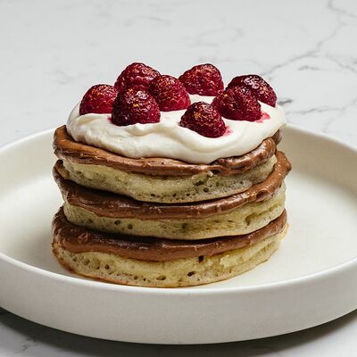 Панкейки с ореховым пралине и ягодой в Hello Wine по цене 460 ₽