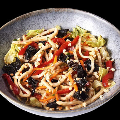 Пряный салат с кальмаром и грибами Муэр в Kannam Chicken по цене 419 ₽