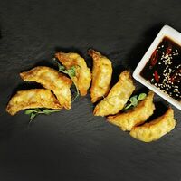 Гёдза с курицей в Renai - суши класса премиум