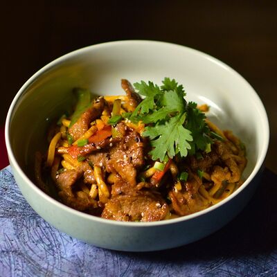 Лапша с говядиной и овощами по-китайски в Go-Boo по цене 599 ₽