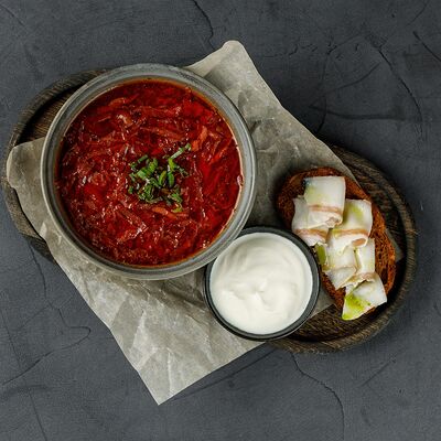 Борщ с копченой сметаной и ростбифом в Brooklyn Bowl по цене 499 ₽