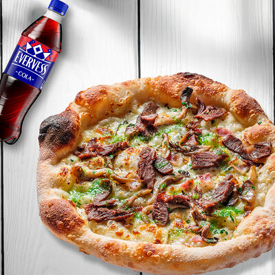 Пицца с щечками и вешенками и Evervess Кола в Перчини по цене 600 ₽