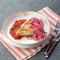 Стейк из индейки на гриле с томатным соусом в Или