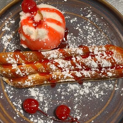 Штрудель яблочный в Булл Вар по цене 600 ₽