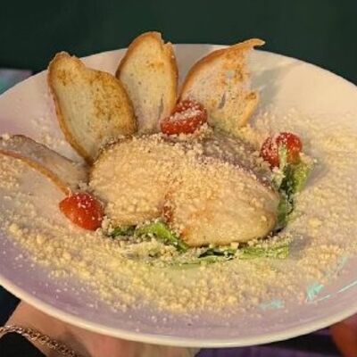 Цезарь с курицей в Багс Банни от кафеМафия по цене 645 ₽