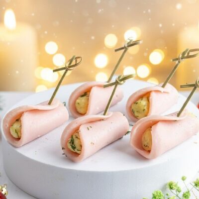 Мини-рулетики из ветчины с сырно-чесночной пастой (20 шт.) в KanapeFest по цене 1690 ₽