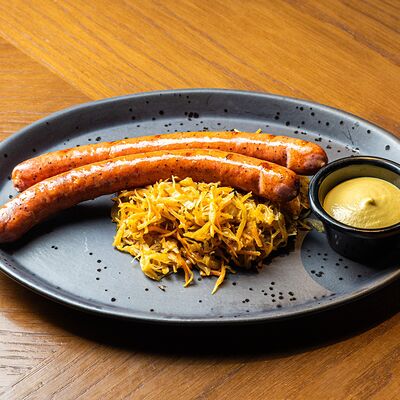 Альпийская колбаска на гриле с тушеной капустой и дижонской горчицей в Brasserie Lambic по цене 870 ₽