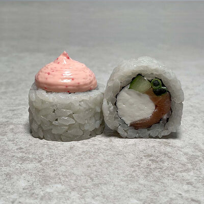 Лав-ролл лосось в Risoy по цене 755 ₽