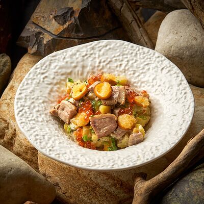 Уральский салат с жареной уткой и копченым яйцом в KITCHEN по цене 820 ₽