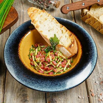 Тар тар из тунца в Море лосося по цене 1090 ₽