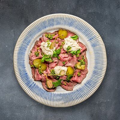 Вителло Тоннато (Vitello Tonnato) в Matteos по цене 660 ₽