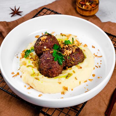 Meatballs с картофельным пюре в Randevu по цене 3900 ₸