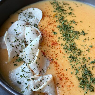 Сырный крем-суп с цыпленком в Mozza Pizza по цене 420 ₽