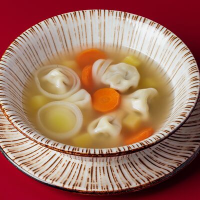 Бульон с мини-хинкали в Гури по цене 760 ₽