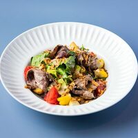Салат с ростбифом и соусом тоннато в Лу