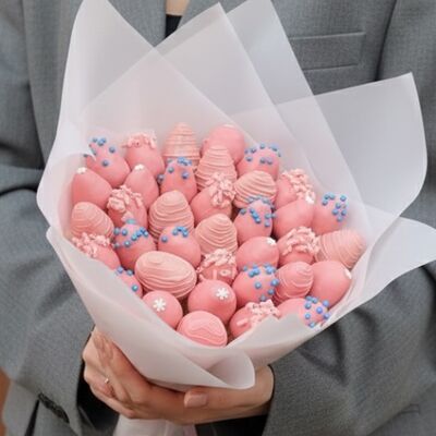 Букет StrawPink (36 шт.) в Luna-Клубника в шоколаде по цене 5990 ₽