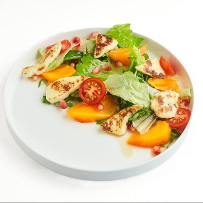 Салат с сыром халуми в Блеск по цене 770 ₽