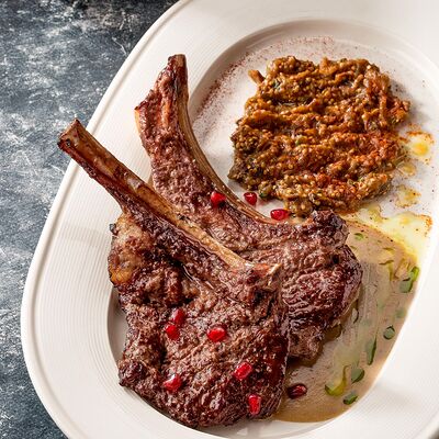 Каре барашка, запеченые баклажаны и соус из фенхеля, 300гр в Ваще Огонь по цене 1680 ₽