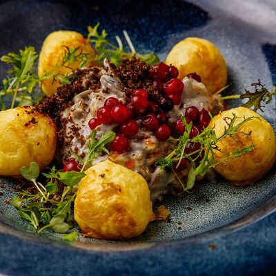 Жимчики с ломтиками мраморной говядины с грибами и сметанно-сливочным соусом в Cruise по цене 940 ₽