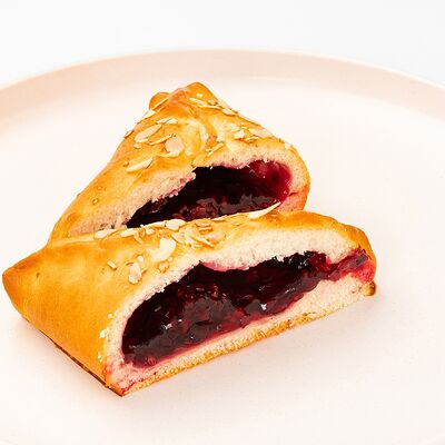 Пирожок печёный с ежевикой 2 шт. в Болтушка кулинария-кондитерская по цене 160 ₽