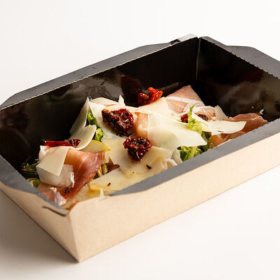 Салат с хамоном, грушей и гранатовой заправкой (Яндекс) в XO Complex по цене 559 ₽