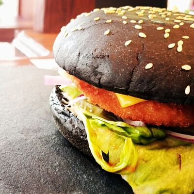 Бургер Макгрегор в Vibe sushi по цене 390 ₽