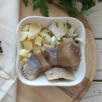 Сельдь с луком и картофелем в Столовая