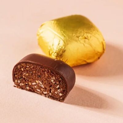 Пралине Пекан-чернослив-ром в Круассан-кафе по цене 135 ₽