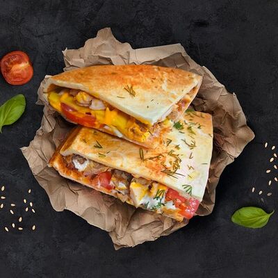 Гирос сырный в Галерея вкусов по цене 344 ₽