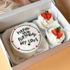 Подарочный набор бенто-торт и 2 капкейка Happy birthday, my love в Vanilka по цене 2750