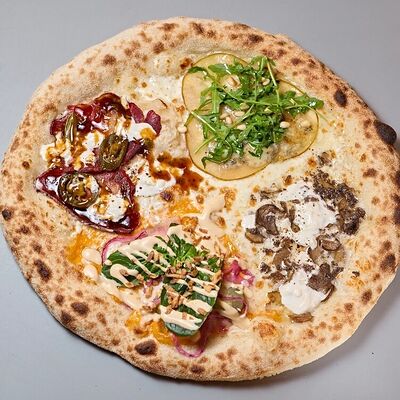 Пицца Четыре сезона в Кафе Итальянцы по цене 1130 ₽